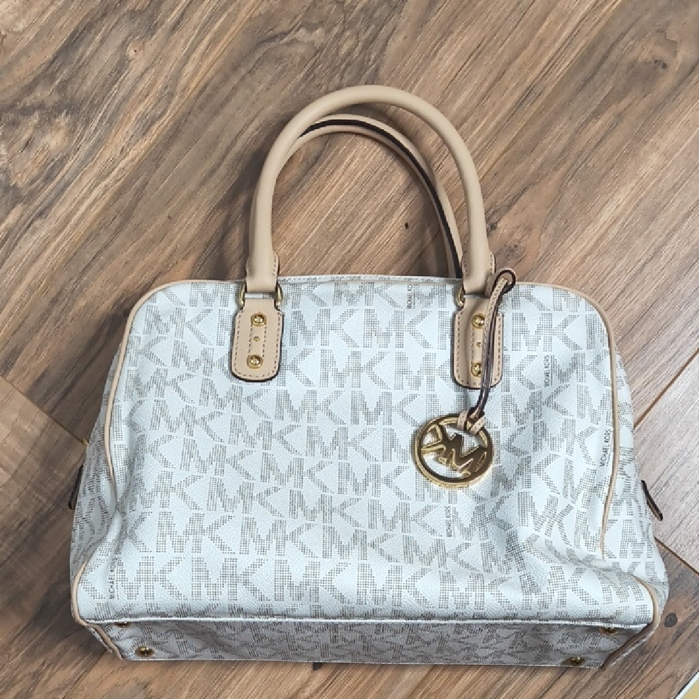 Michael Kors Beige Shoulder Bag - Picture 3 of 17